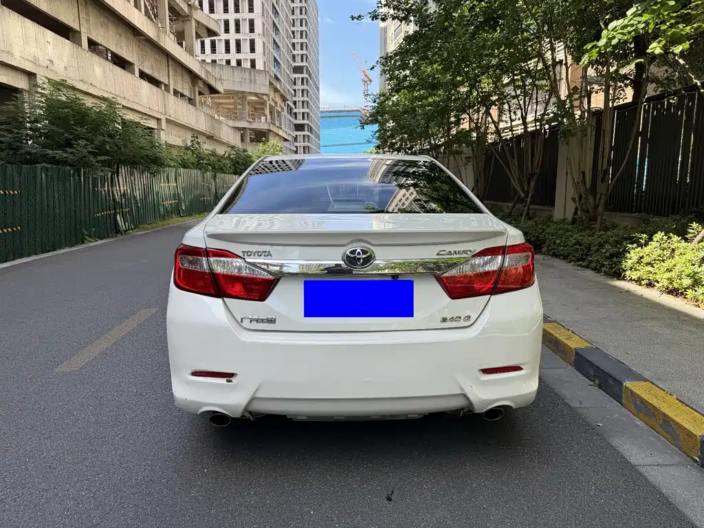 Toyota Camry 2014 — фото 6