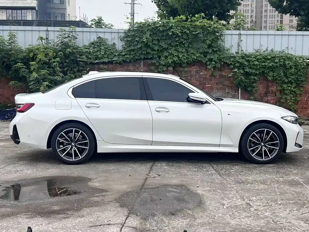 BMW 3 Series 2025 — фото 11