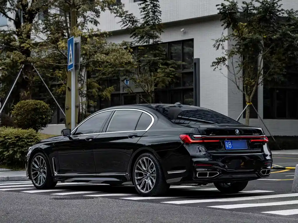 BMW 7 Series 2019 — фото 16