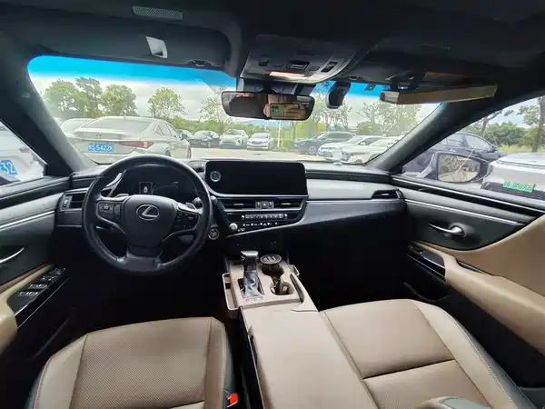 Lexus ES 2023