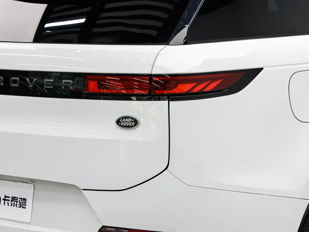 Land Rover Sport 2023 — фото 9