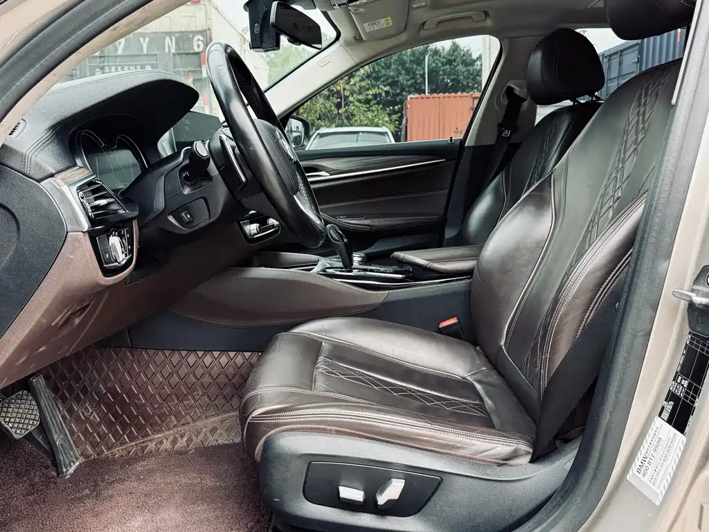 BMW 5 Series 2018 — фото 17