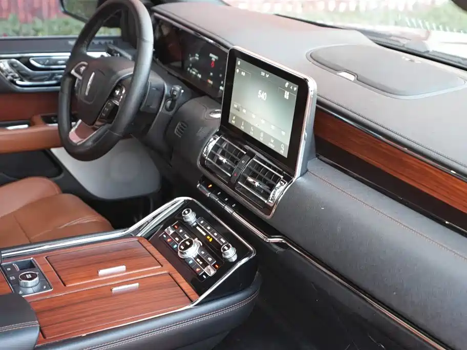 Lincoln Navigator 2020 — фото 14