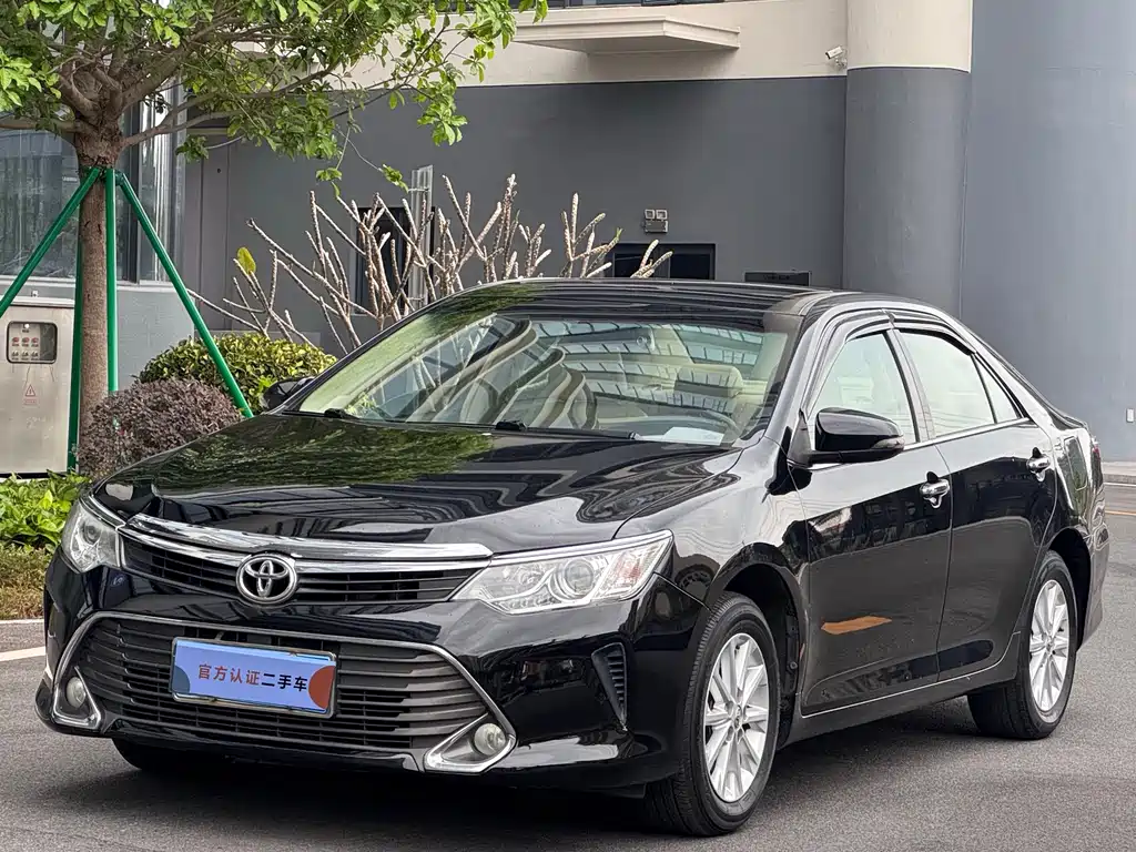 Toyota Camry 2015 — фото 1