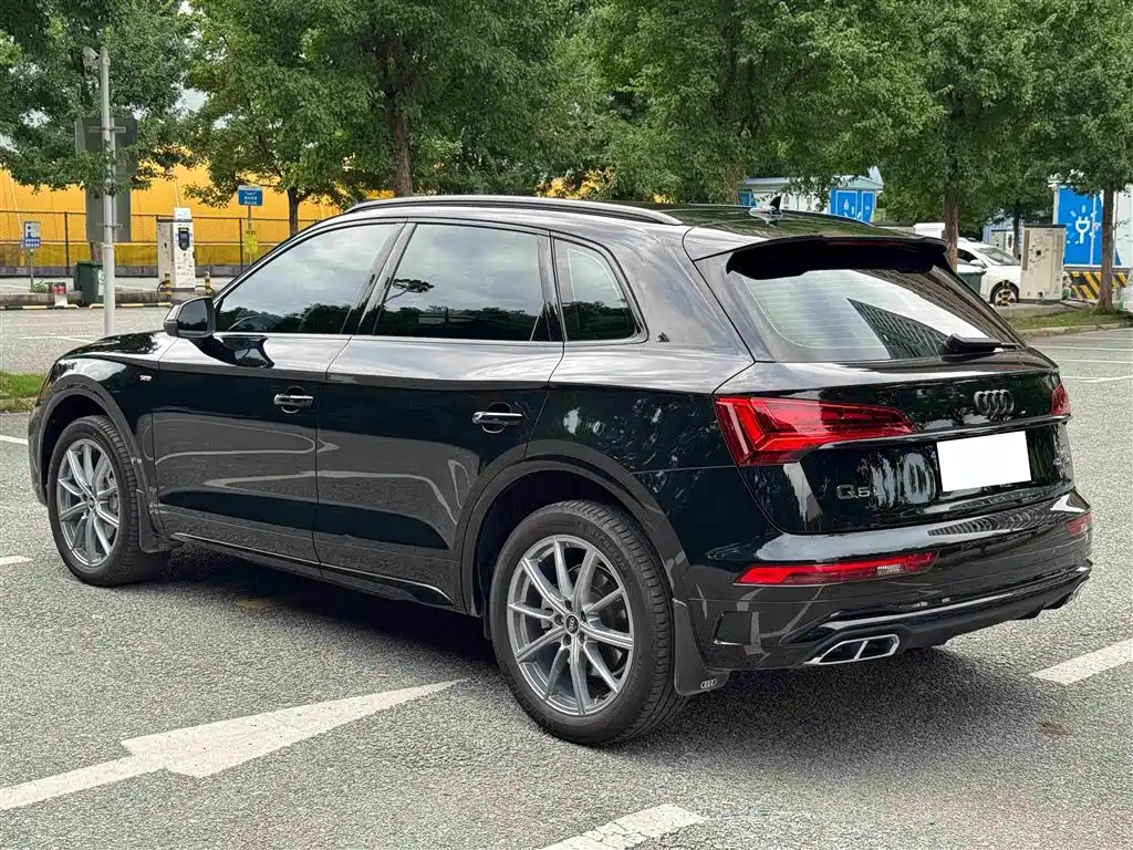 Audi Q5L 2023 — фото 13