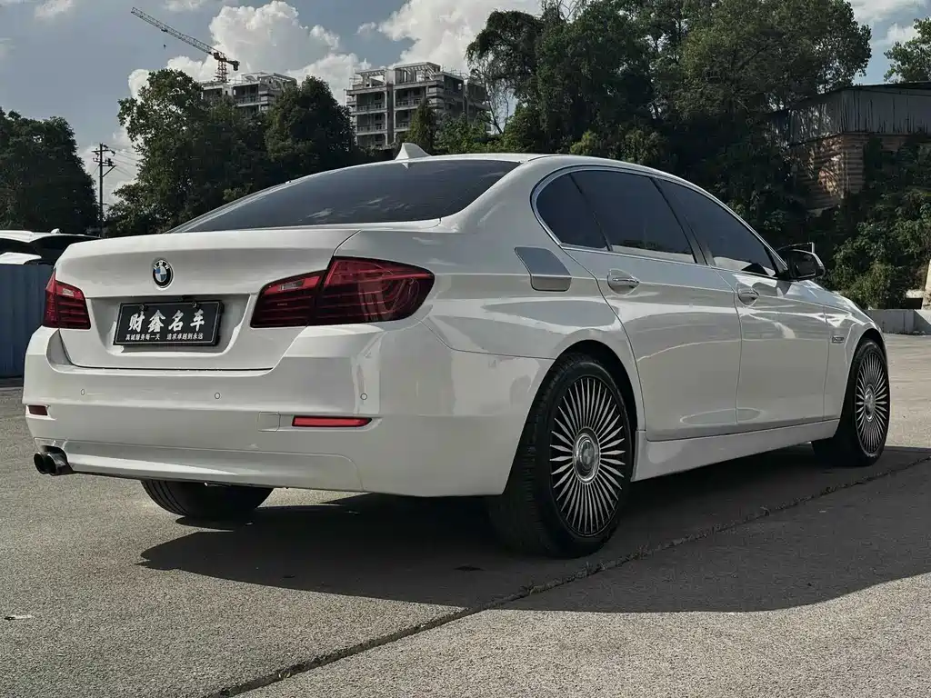 BMW 5 Series 2016 — фото 10