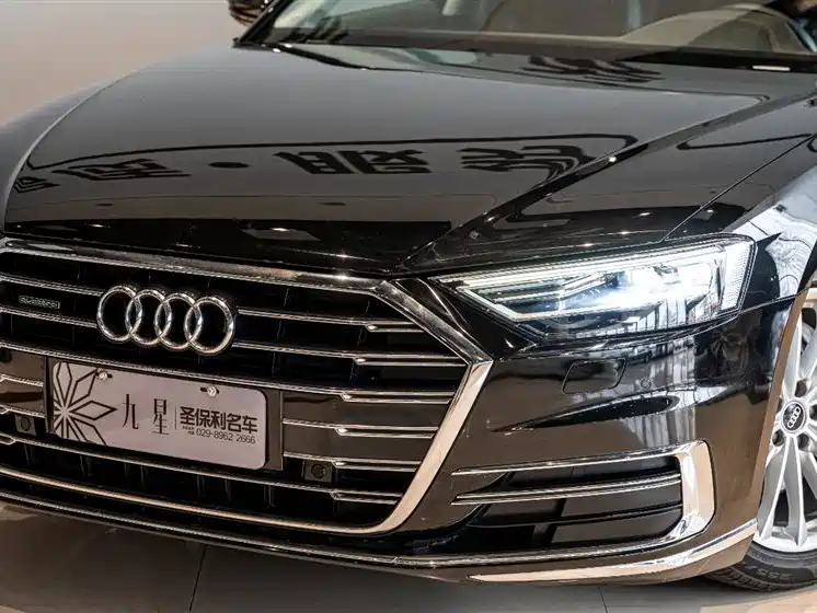 Audi A8 2021 — фото 17