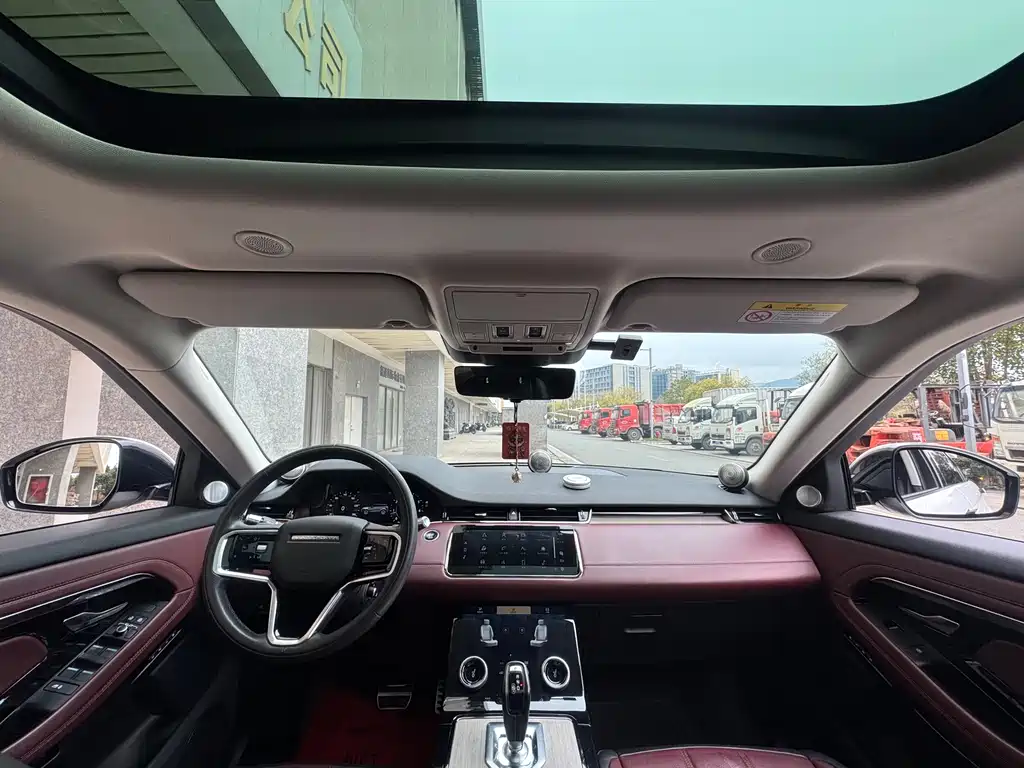 Land Rover Evoque 2023 — фото 13