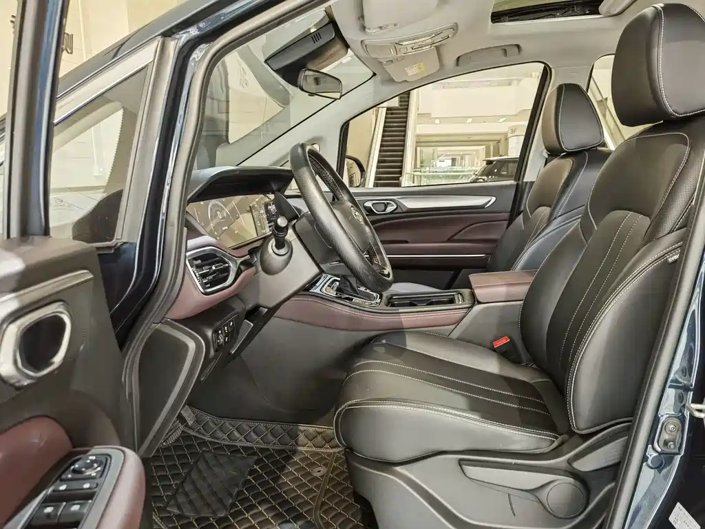 GAC Trumpchi M6 2023 — фото 4