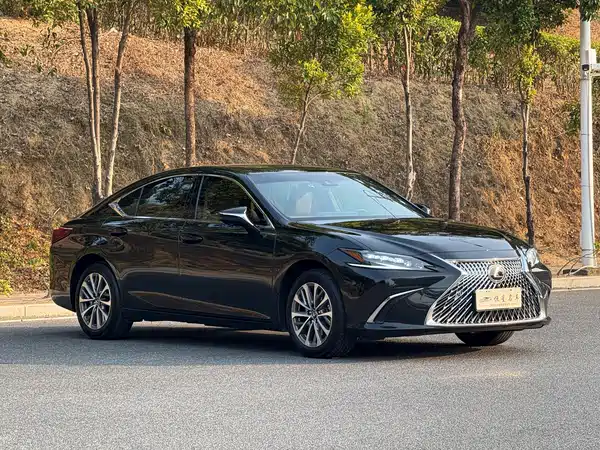 Lexus ES 2023