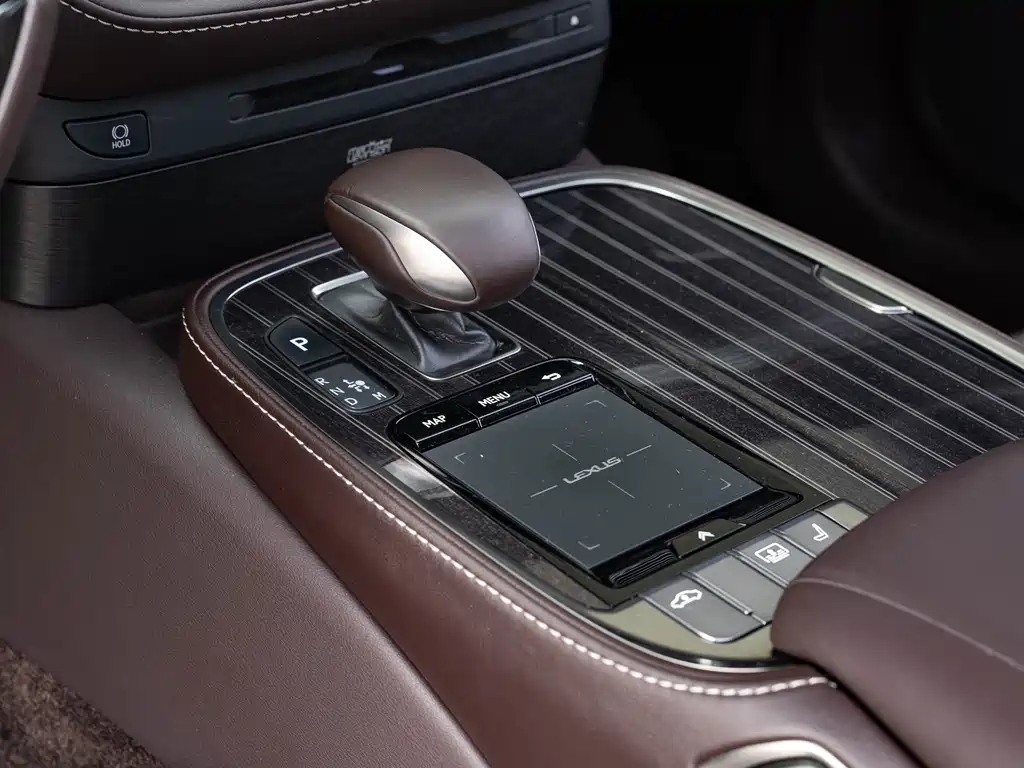 Lexus LS 2018 — фото 15