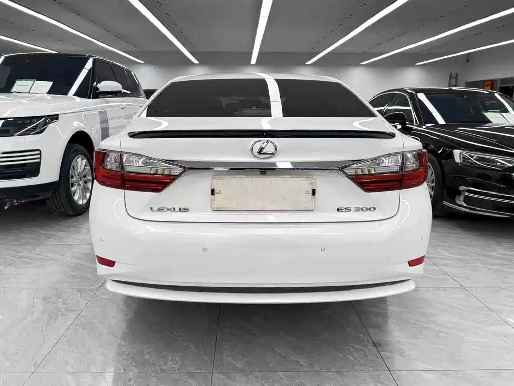 Lexus ES 2018 — фото 5