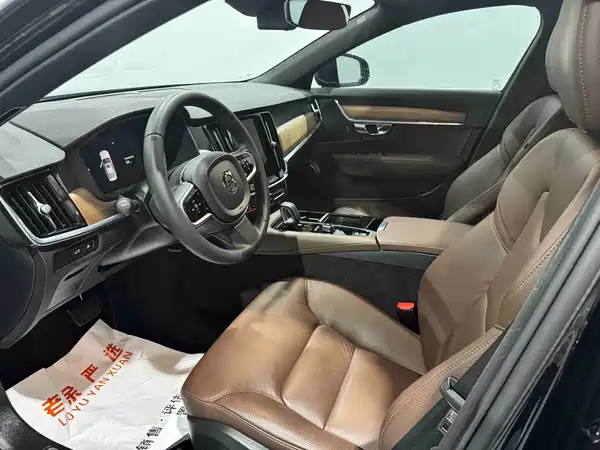 Volvo S90 Plug-In Hybrid 2024