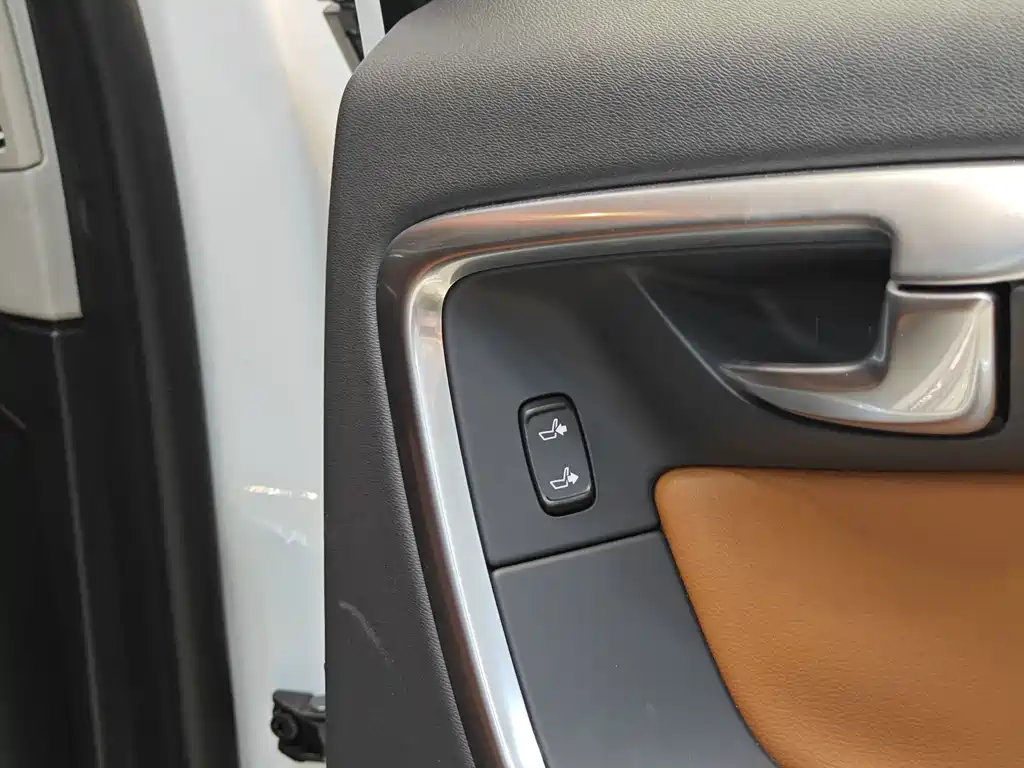 Volvo S60 2017 — фото 30