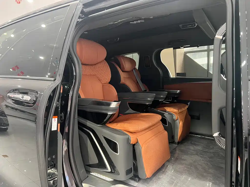 Toyota Granvia — фото 11