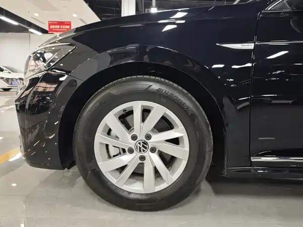 Volkswagen Passat Plug-In Hybrid 2025