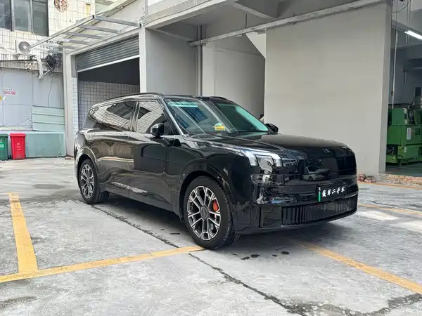 Lynk & Co 900 2025