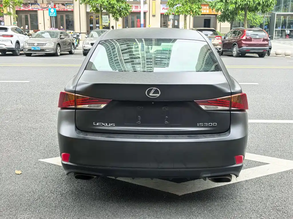 Lexus IS 2018 — фото 15