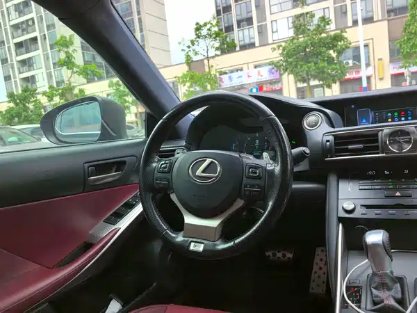 Lexus IS 2018