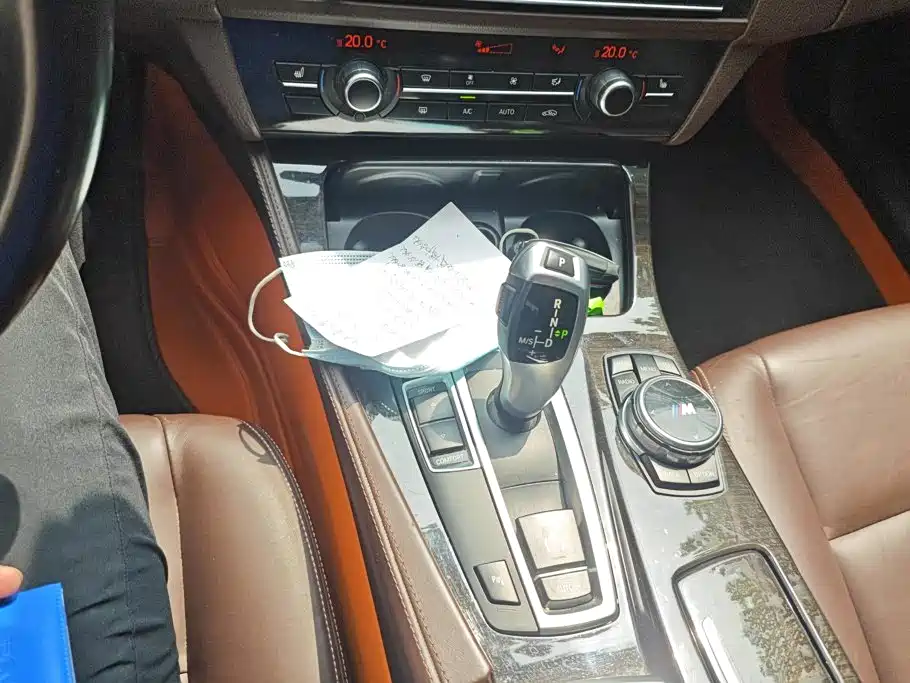 BMW 5 Series 2015 — фото 16