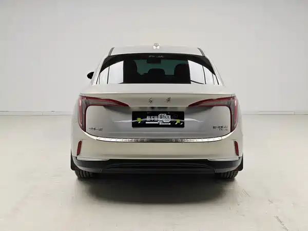 Hongqi E-QM5 2024