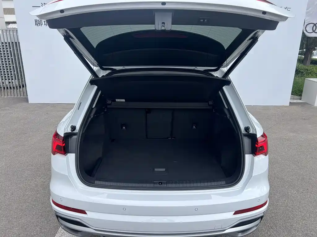 Audi Q3 2023 — фото 12