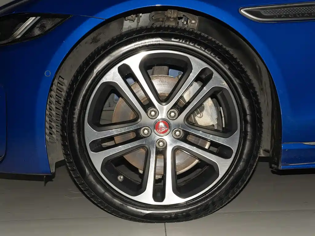 Jaguar XEL 2021 — фото 18