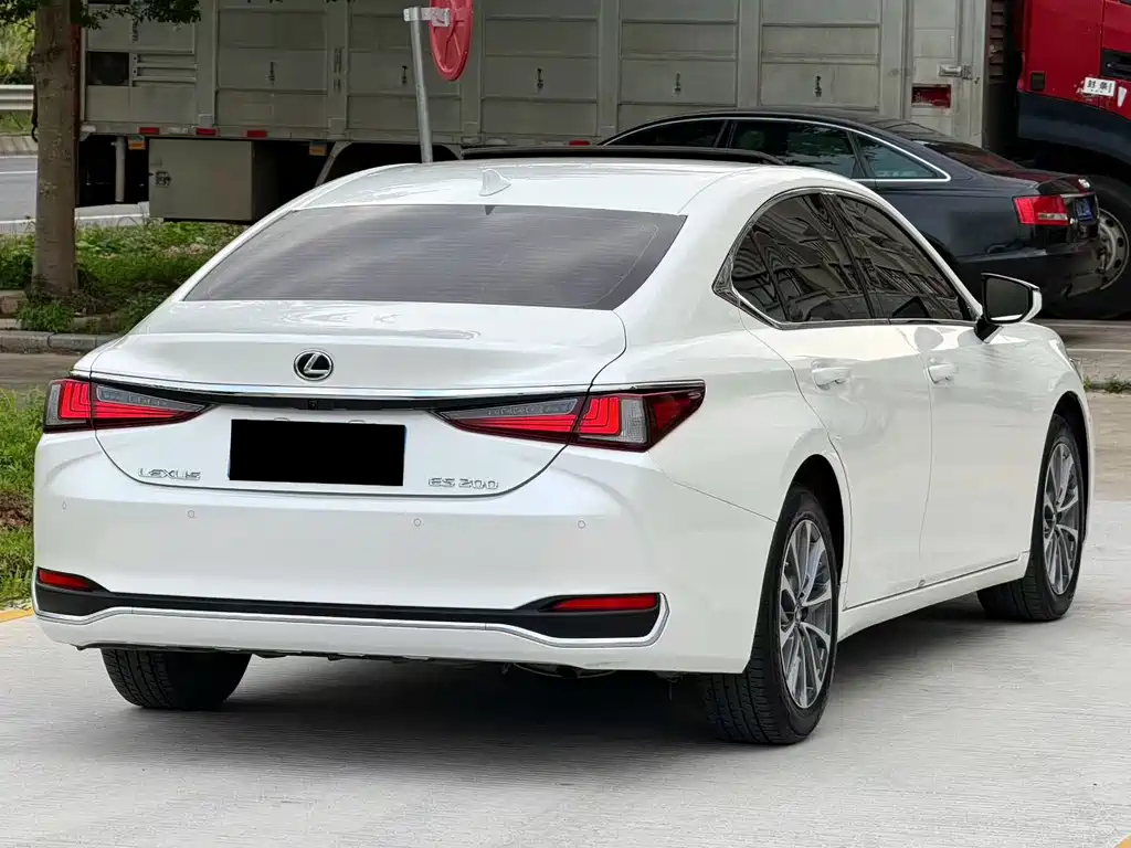 Lexus ES 2023 — фото 9