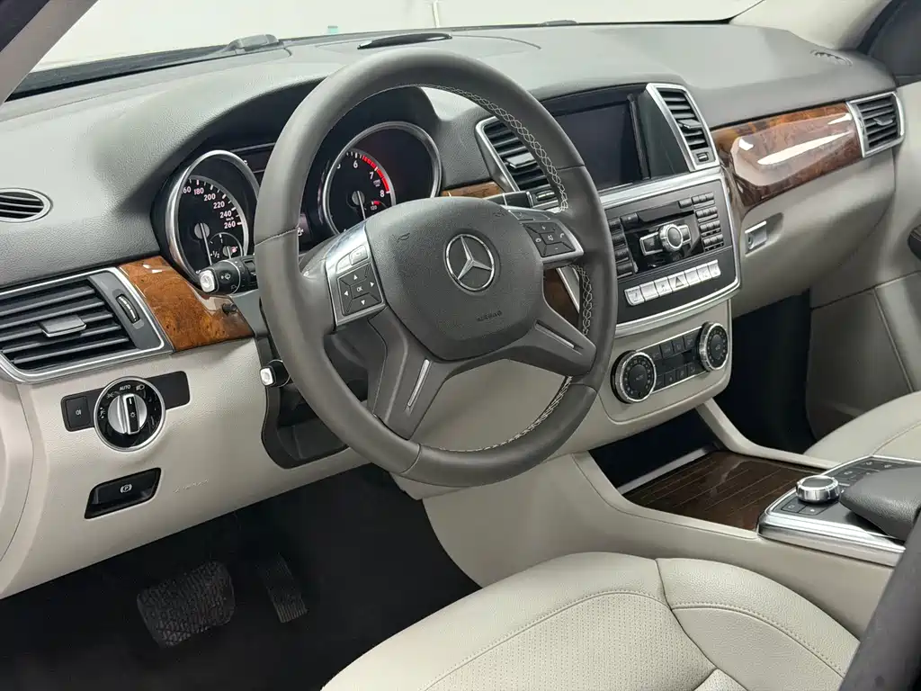 Mercedes-Benz M-Class 2014 — фото 11