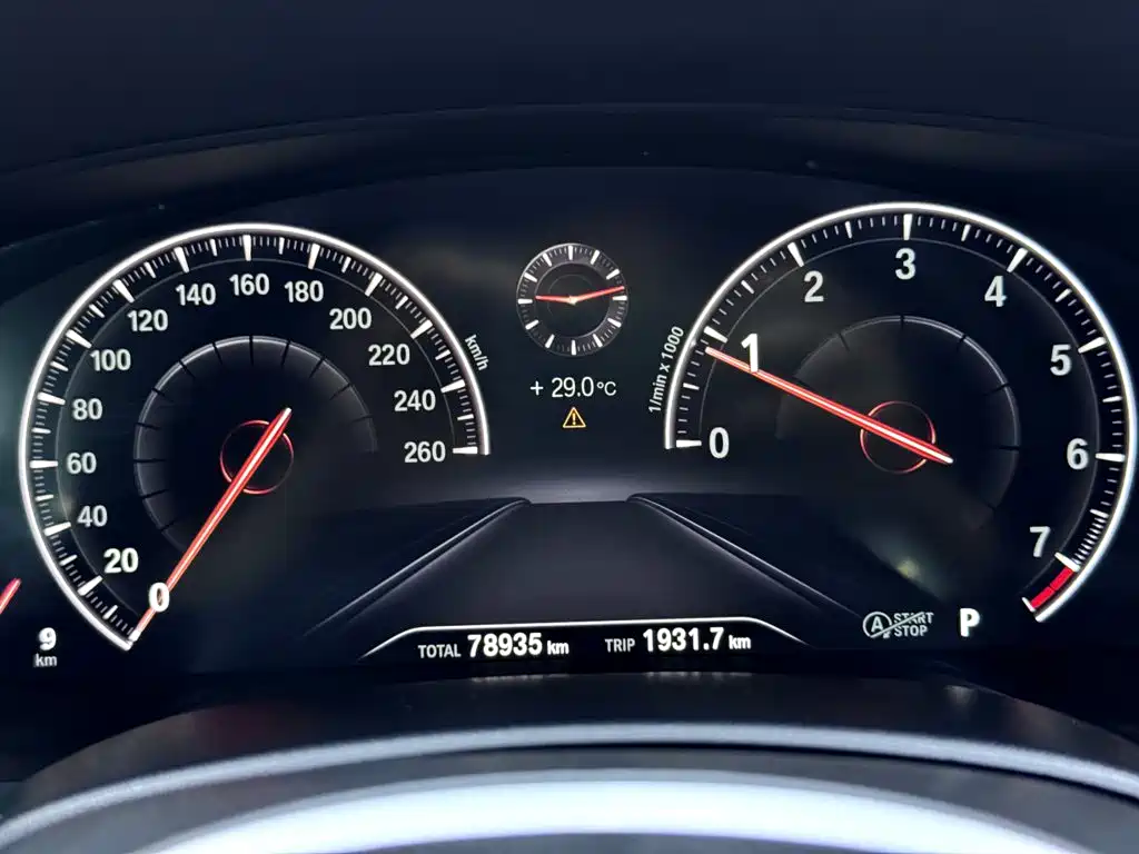 BMW 5 Series 2019 — фото 20