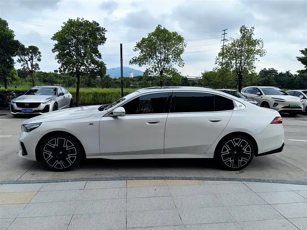 BMW 5 Series 2024
