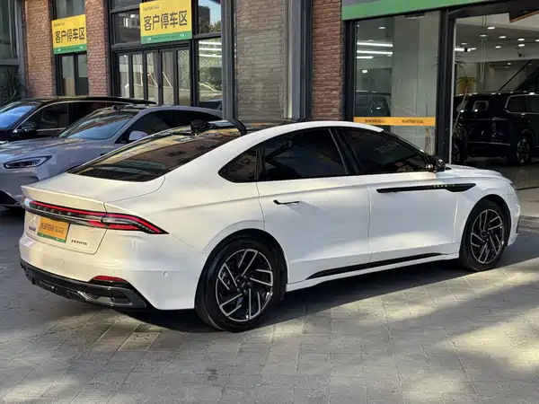 Lincoln Z 2022