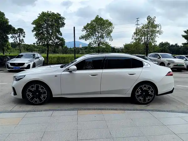 BMW 5 Series 2024