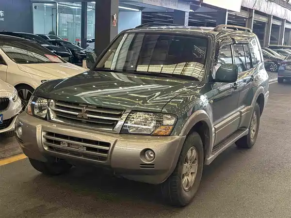 Mitsubishi Pajero 2010