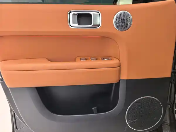 Li Auto L6 2025