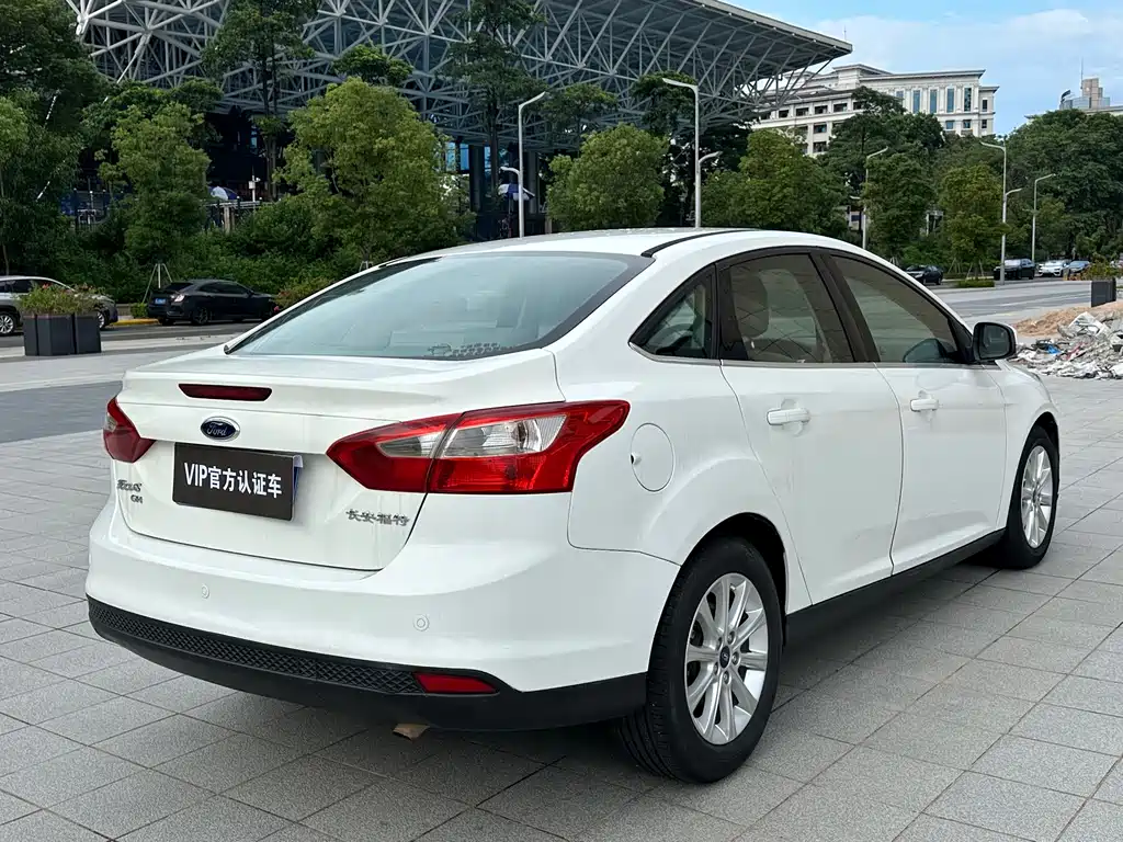 Ford Focus 2015 — фото 5