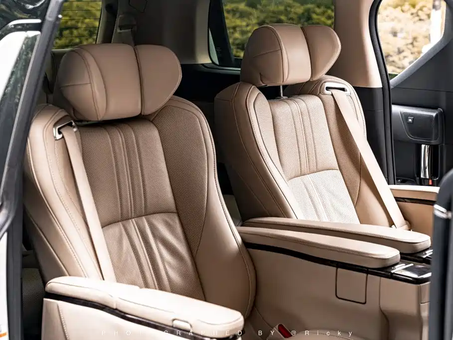 Toyota Alphard 2020 — фото 12