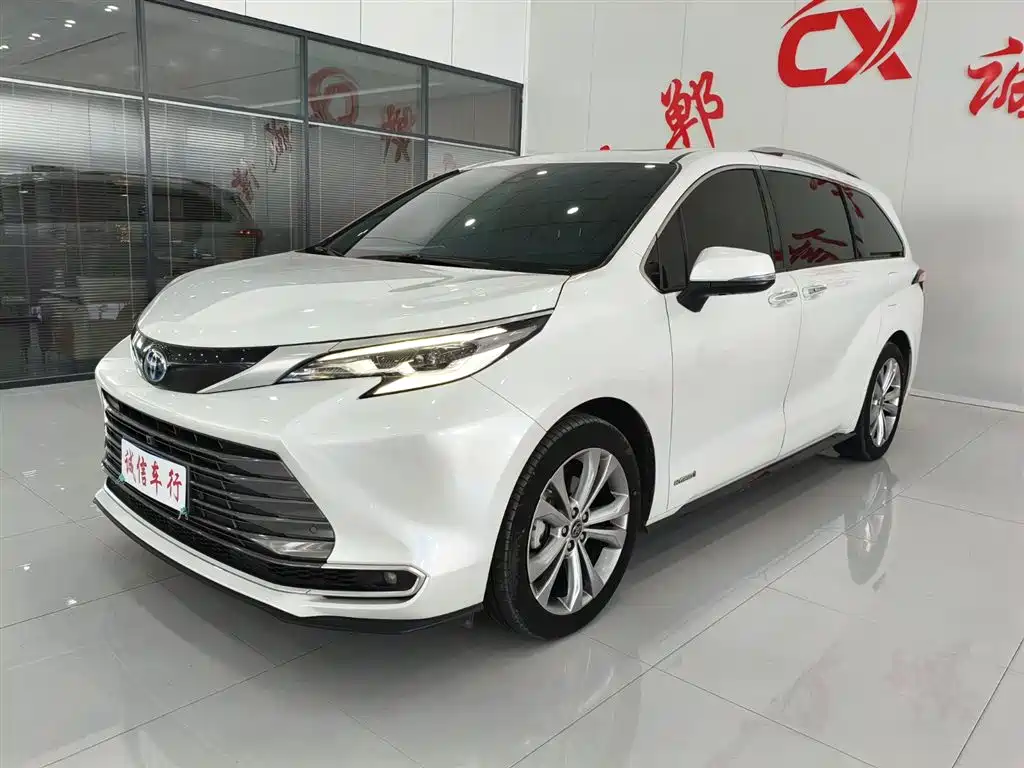 Toyota Sienna 2023 — фото 1