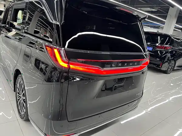 Lexus LM 2024