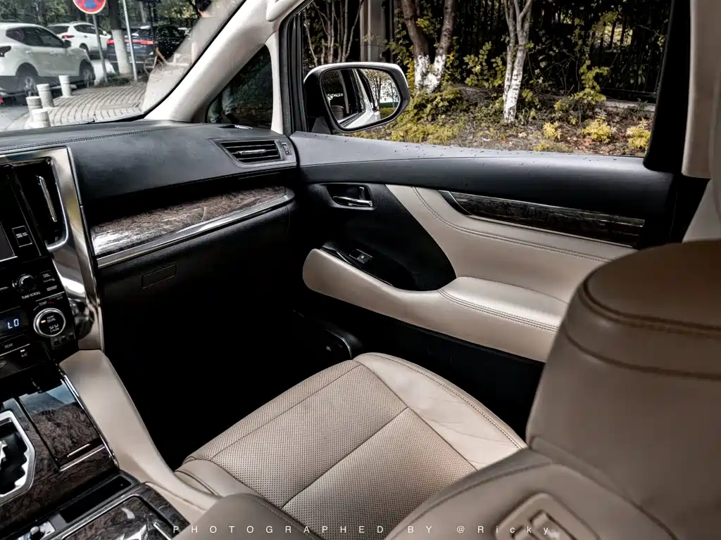 Toyota Alphard 2020 — фото 10