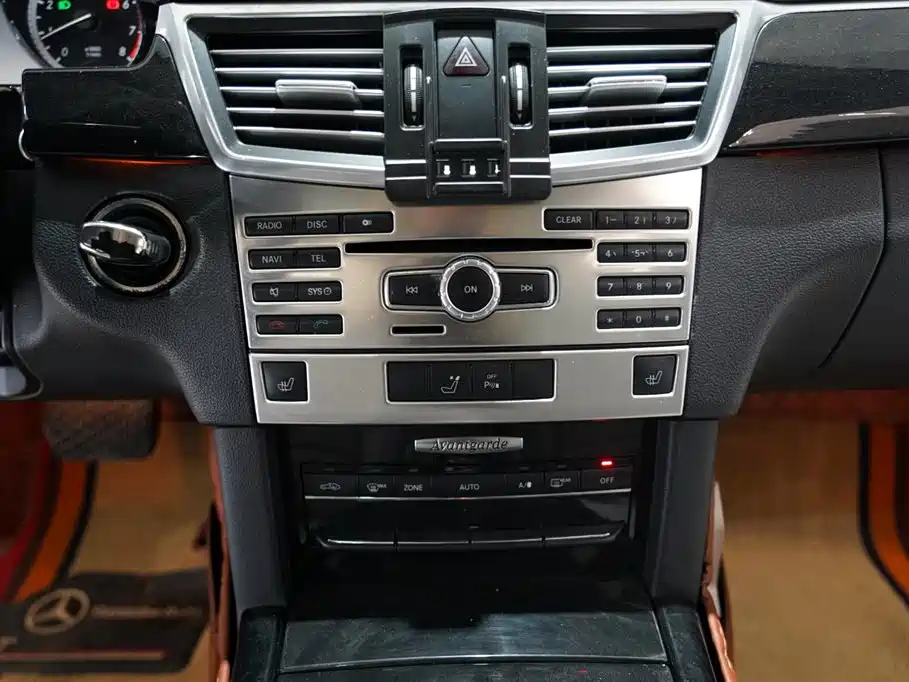 Mercedes-Benz E-Class 2013 — фото 11