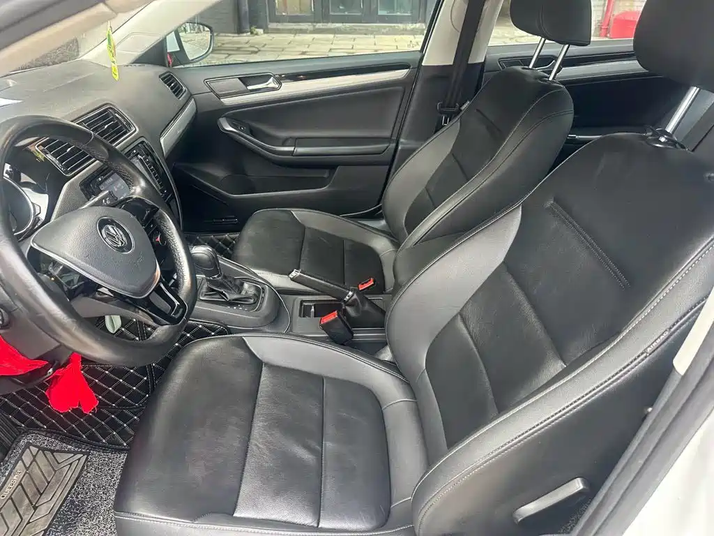 Volkswagen Sagitar 2016