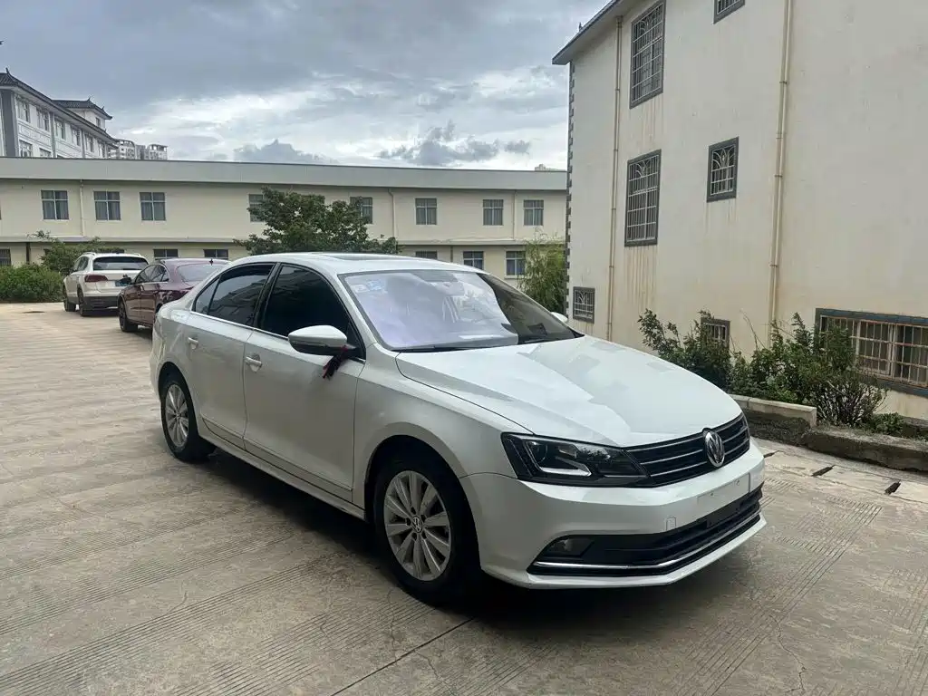 Volkswagen Sagitar 2016