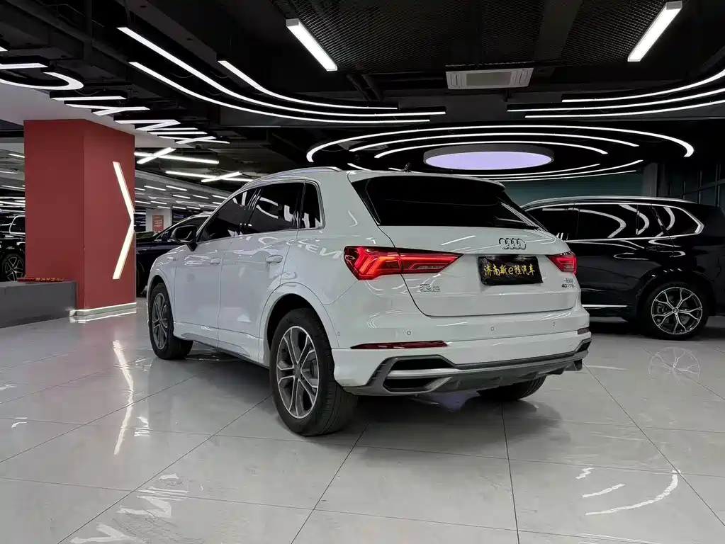 Audi Q3 2021 — фото 6