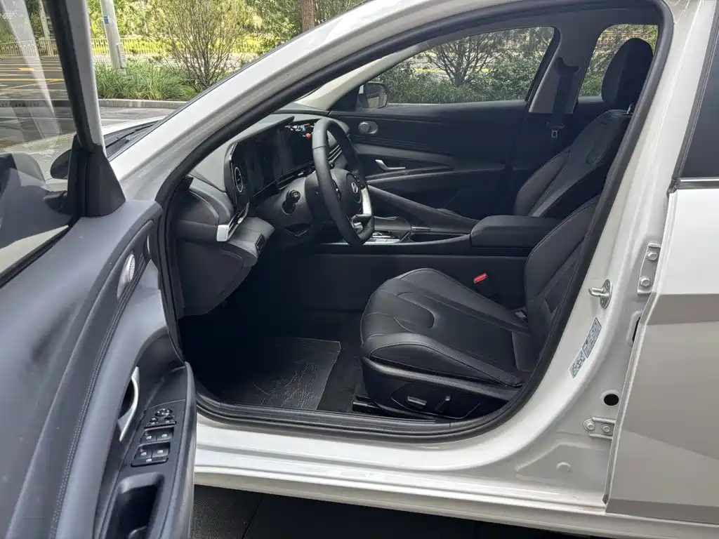 Hyundai Elantra 2023