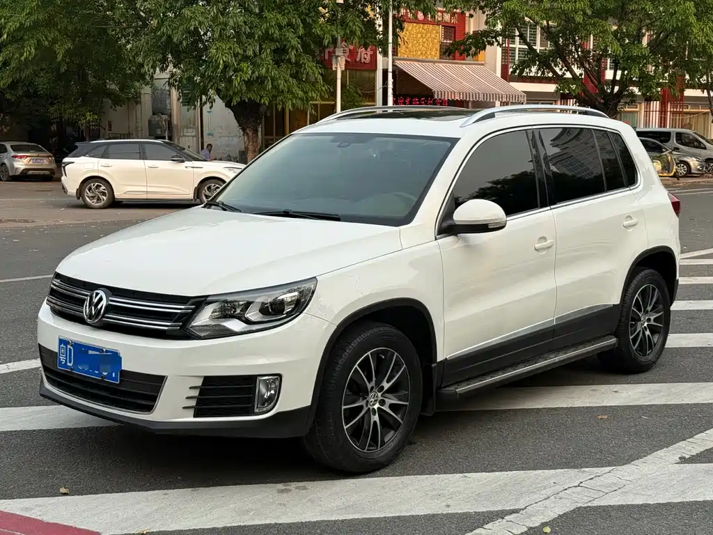 Volkswagen Tiguan 2015 — фото 1