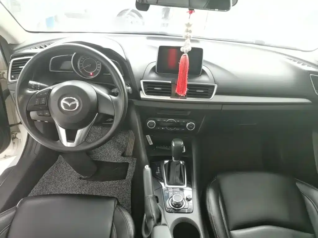 Mazda 3 Axela 2015