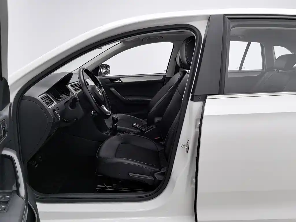 Skoda Rapid Spaceback 2018 — фото 10