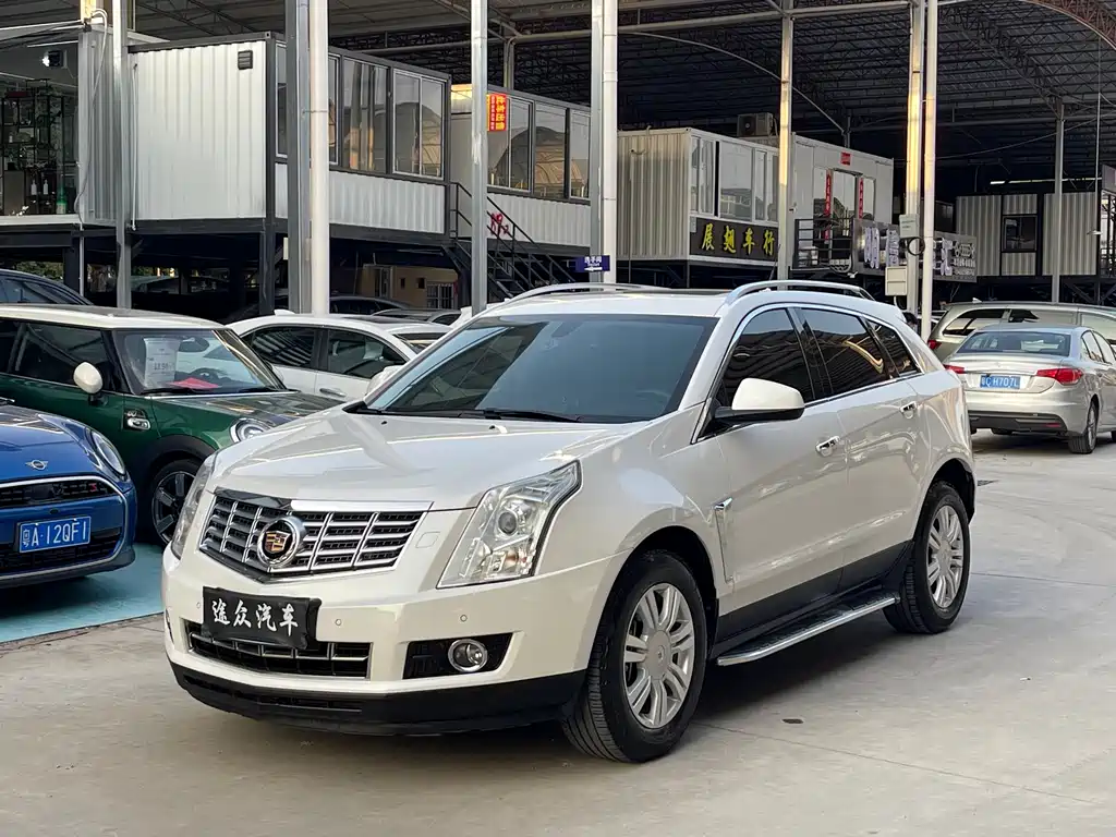Cadillac SRX 2015 — фото 1