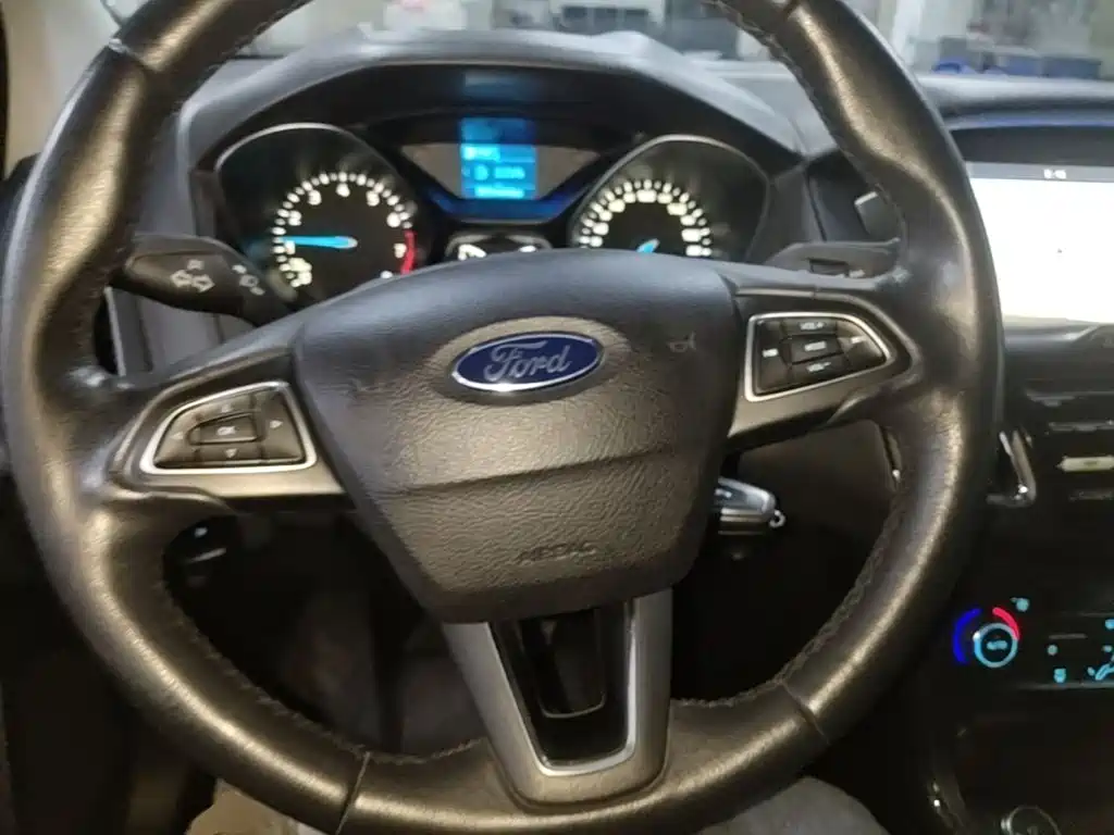 Ford Focus 2016 — фото 11